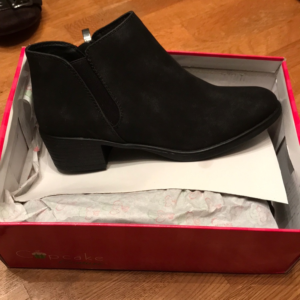 New in box shoes. Girls size 3 bootie.